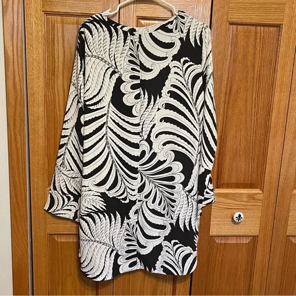 Grey and ivory leaf print dress from H&M. Size 14 Long sleeves round nec… - Picture 2 of 6